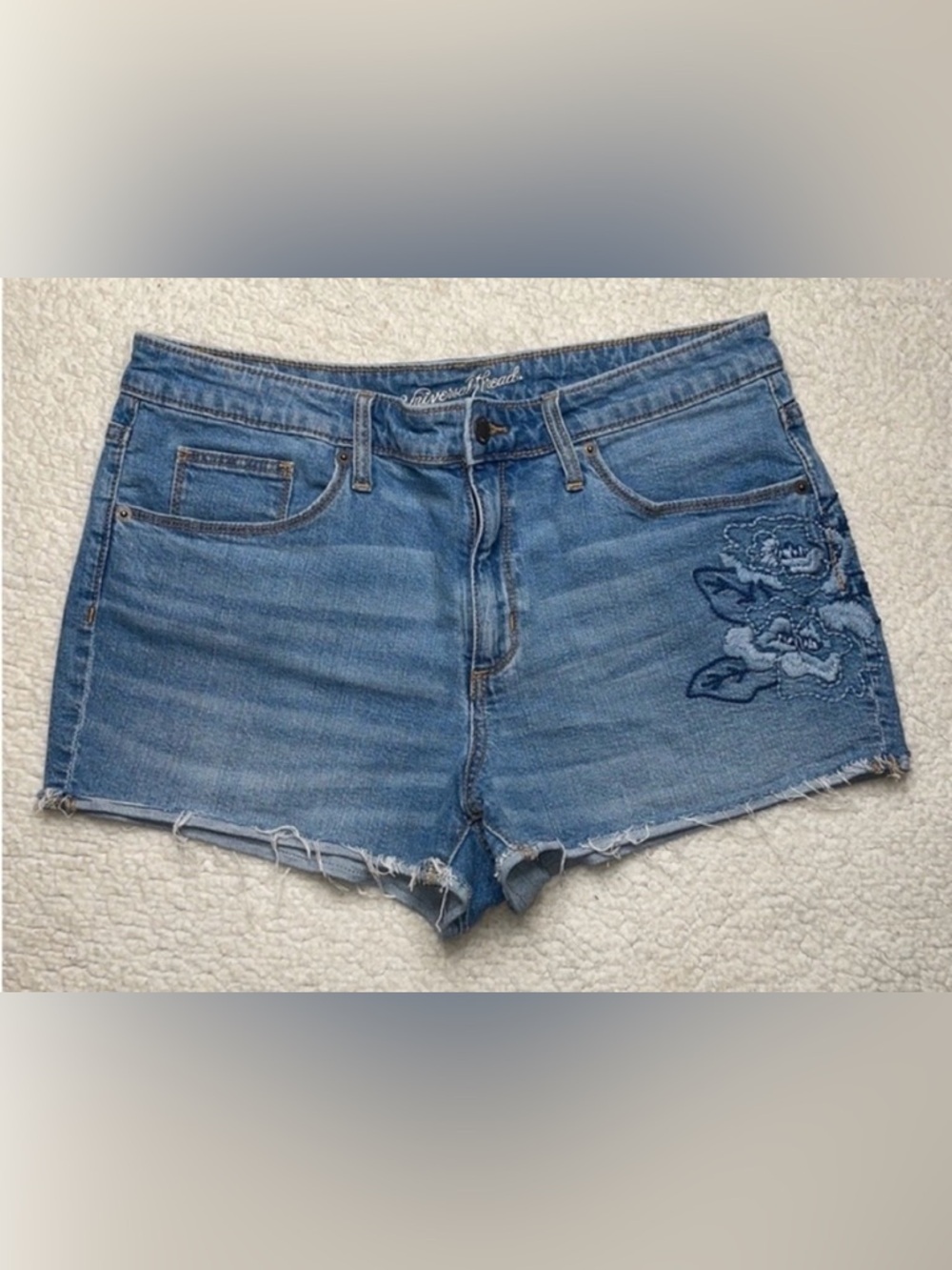 Universal thread shorts Embroider High Rise  floral size 12 / 31 R